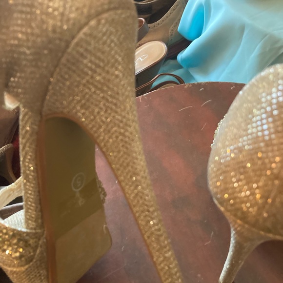 LaSonia gold high heels - Picture 5 of 6
